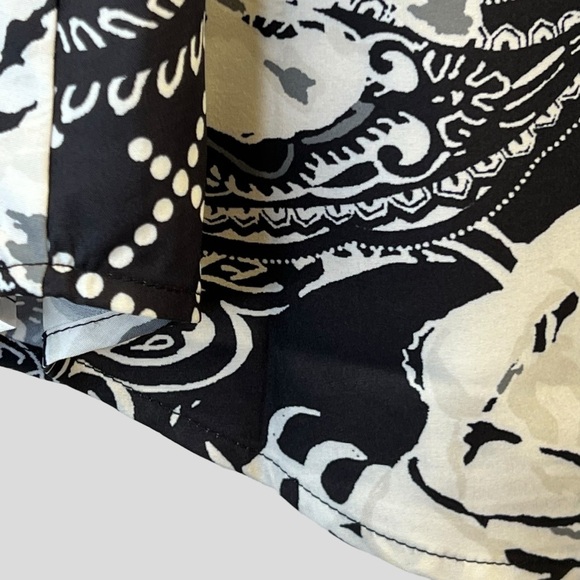 Women’s Top 2XL Black White Floral Paisley Split Neck - Picture 3 of 15